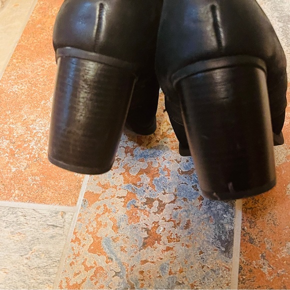 🥤Sassy Black Soda Metal Laced Fur Heeled Booties! - Picture 6 of 12